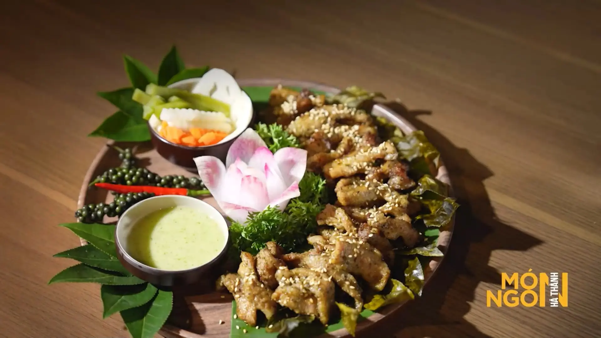 Thịt nọng nướng lá chè | Món ngon ở Hà Thành | 08/10/2025